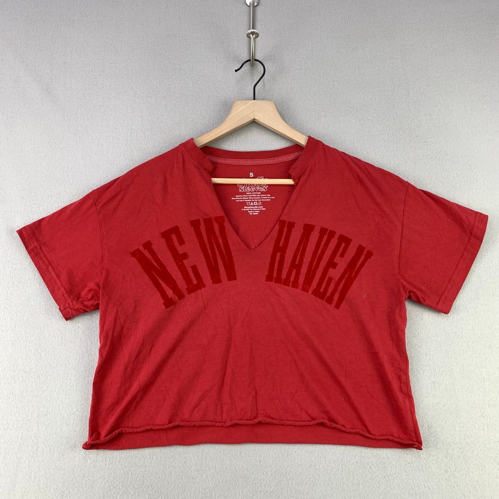Goodie Two Sleeves New Haven T-Shirt Women S Red Crop Top V-Neck Raw Hem Cotton